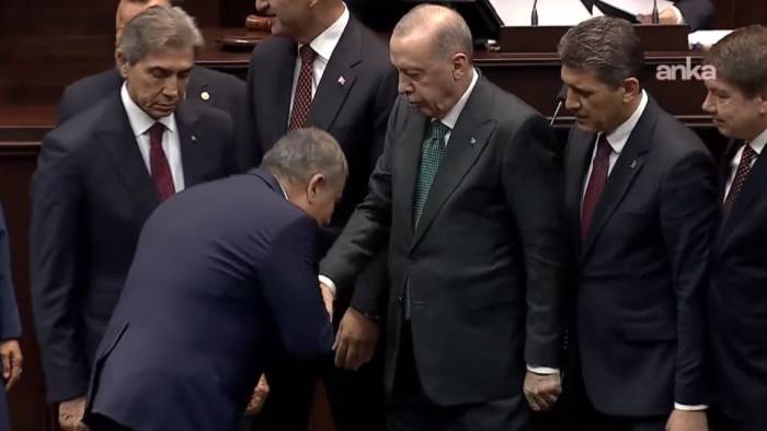 CHP’den AKP’ye flaş geçiş: Erdoğan’ın elini öpmek istedi, izin vermedi