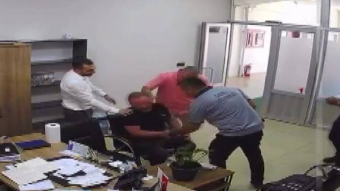 Belediye Önündeki İnfial Anı Kamerada! Kendini Yakan Adamın Görüntüleri Ortaya Çıktı!