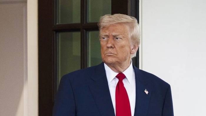 Demokratlar, Epstein Malikânesindeki Trump Fotoğraflarını Paylaştı!