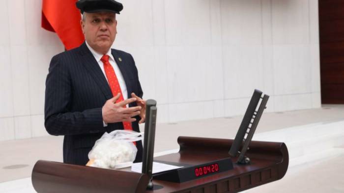 CHP’li Barut’tan Meclis’te Sert Protesto: Kasketini Yere Attı!