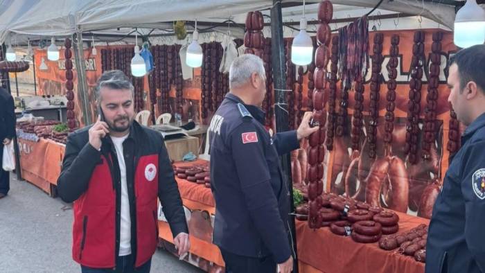Bu Kadarına da Pes! 850 Kilo Bozuk Sucuğu Satışa Sunacaklardı!