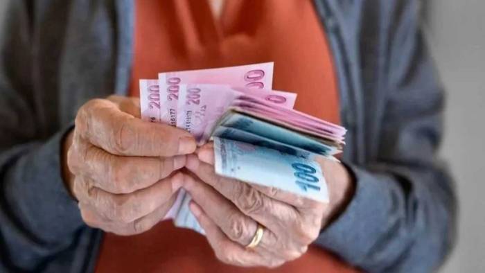 Asgari Ücret Sonrası Gözler Emeklide: Özgür Erdursun Rakam Verdi!