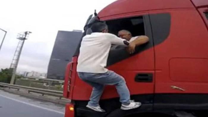 Aracından inen bir daha düşünsün: Trafik kavgası yapan hapisle karşılaşacak