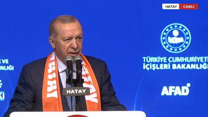 Erdoğan: “Deprem turistleri yok, biz halkımızla beraberiz”