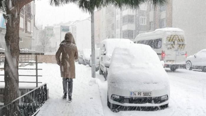 İstanbul’a şiddetli kar yağışı geliyor: Tarih açıklandı, uyarılar geliyor!