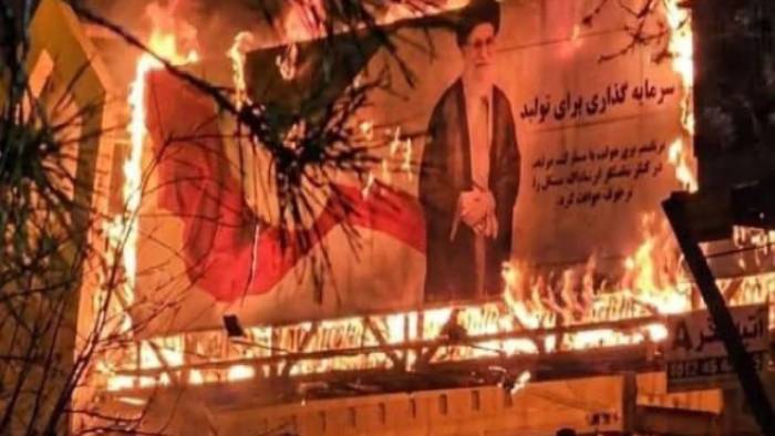 İran’daki Protestolarda Can Kaybı Artıyor: Ölü Sayısı 29 Oldu!