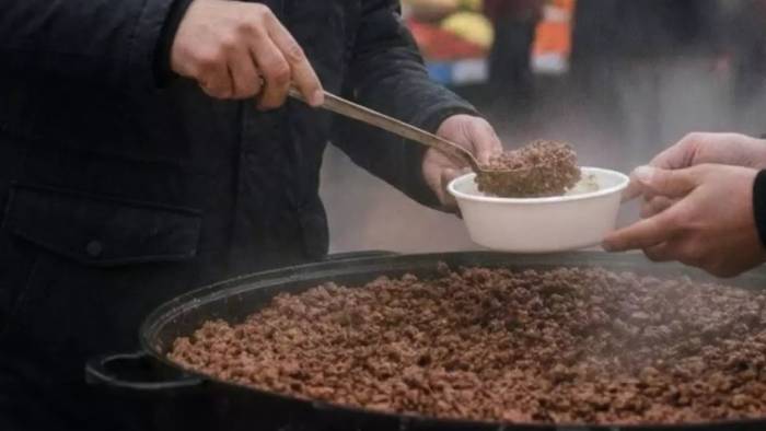 Cuma Namazı Sonrası Büyük Skandal! Cemaate Domuz Eti İddiası!