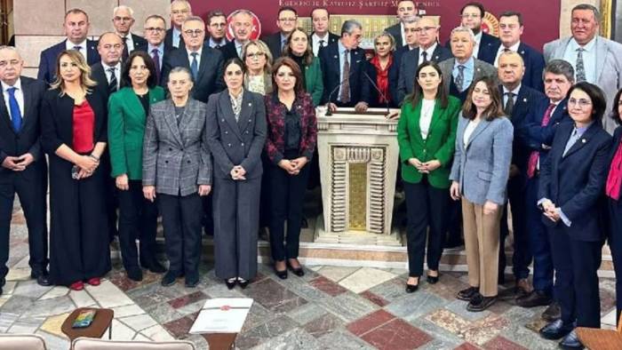 CHP’li Vekiller Meclis’te Emekli Nöbetine Başladı: “Tek Sorumlu Erdoğan!”