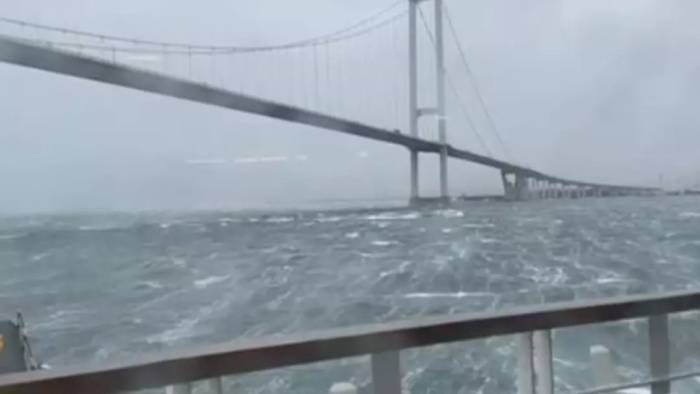 Feribotta kabus! Yüzlerce yolcu fırtınada denizin ortasında kaldı!