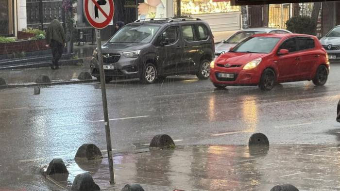 Uyarılar Peş Peşe Gelmişti: İstanbul’da Kar Yağışı Etkisini Gösterdi!