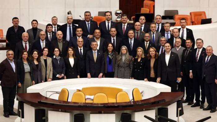 CHP’den Meclis’te Emekli Nöbeti: “Zalimleri Unutmayın”