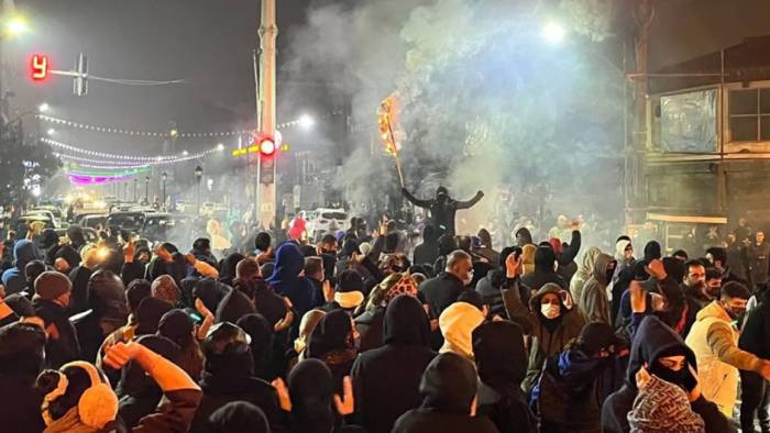 İran’da Dikkat Çeken Adım: 800 İdam Kararı Askıya Alındı!
