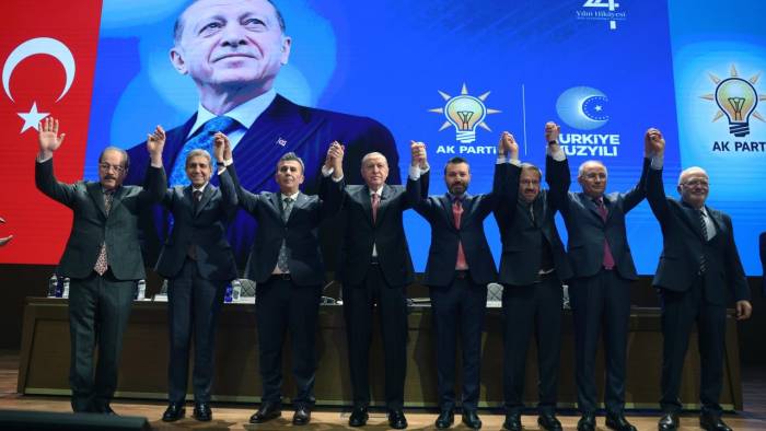 Erdoğan’dan rozet töreni: AK Parti’ye 4 belediye başkanı daha katıldı