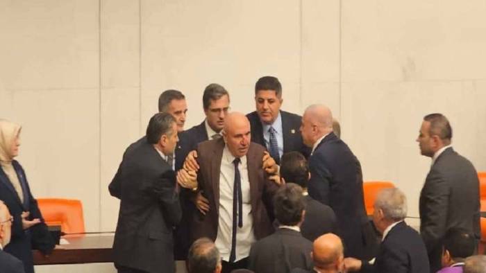 Meclis’te Yumruklu Kavga! CHP’li Vekillerin Sağlık Durumu Belli Oldu: Tanal Hastanede Kalacak!