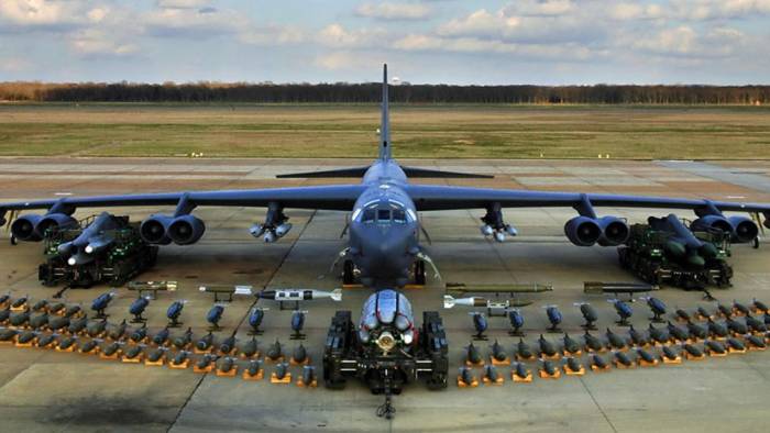 ABD, Nükleer Bomba Taşıyabilen B-52 “Ölüm Uçaklarını” Üsse İndirdi!
