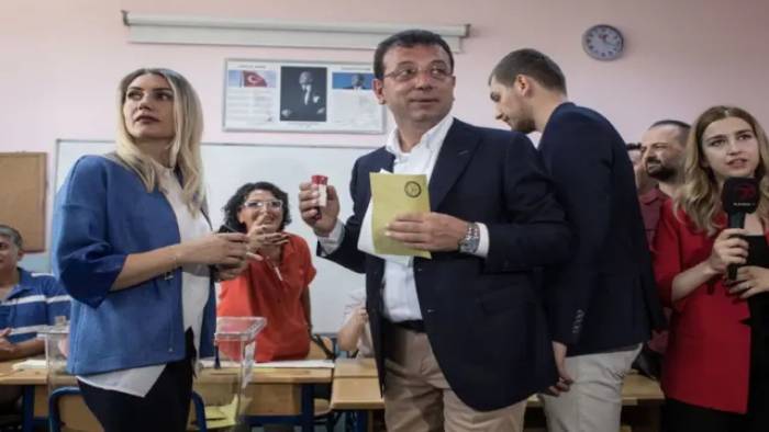 “Ekrem İmamoğlu’na Farklı Partilerden Teklifler Geldi” Dilek İmamoğlu Açıkladı!