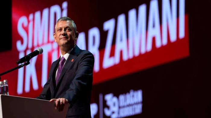 Özgür Özel Halk TV’de Gündemi Değerlendiriyor!