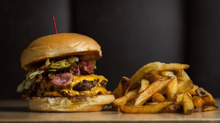 Fast food devlerine karşı dayanamadı! 79 yıllık zincir küçülme kararı aldı