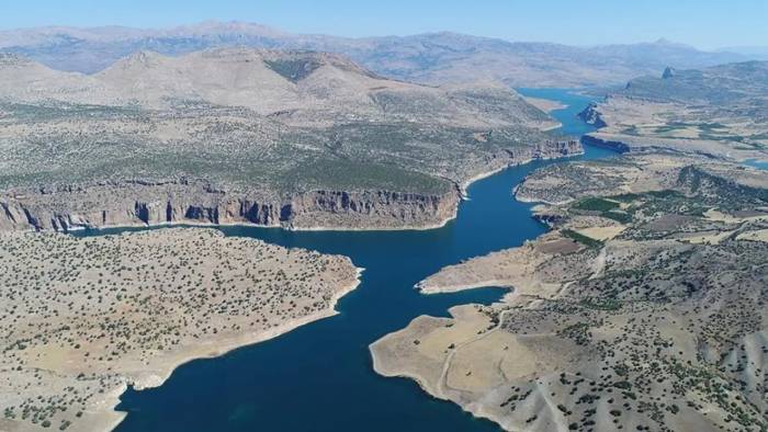 Fırat Nehri’nin son hali tedirgin etti! ‘Kıyamet alameti’ yorumları gündemde!