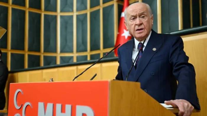 AK Parti’den Bahçeli’ye Rest Gibi Yanıt: “Statü” Kapısı Kapandı!