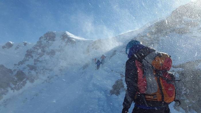 Everest’te Rekor Zirve: Tek Günde 274 Dağcı Tepede Buluştu!