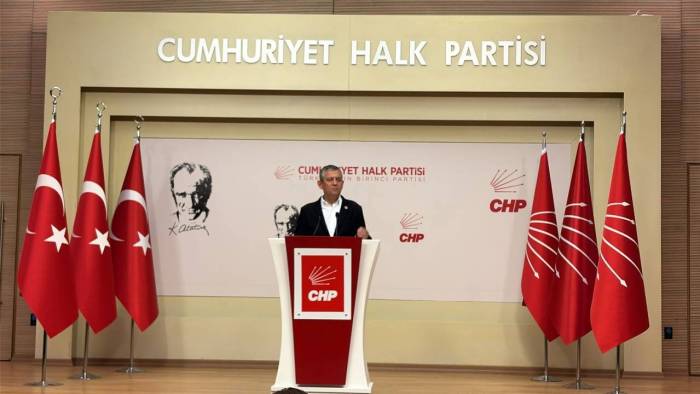 CHP Lideri Özel: Saray’ın İzniyle Koltukta Oturulamaz!