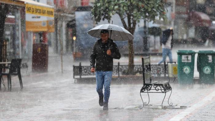 Meteoroloji uyardı: Sağanak geliyor, sıcaklıklar bir anda yükselecek