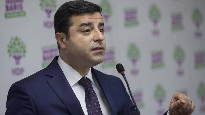 Selahattin Demirtaş Rojin Kabaiş'in ailesiyle görüştü: 