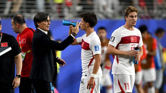 Montella, Paraguay maçında gördüğü sarı kartla Dünya Kupası tarihine geçti!