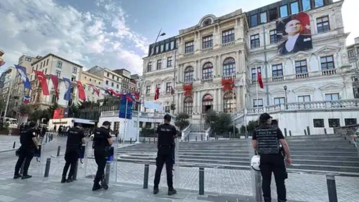 İstanbul'da belediye dengesi değişti! AK Parti ilçe sayısında CHP'nin önüne geçti!