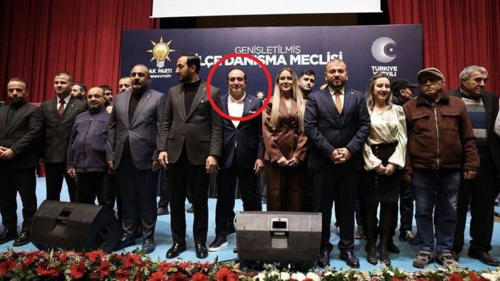 CHP'deki atama tartışma yarattı! Yeni ilçe başkanının 8 ay önce AKP rozeti taktığı ortaya çıktı!