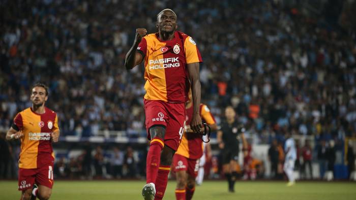 Victor Osimhen devreye girdi! Rafael Leao’yu Galatasaray için bizzat aradı!