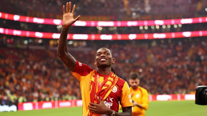Rafael Leao İlk Kez Taraftarın Karşısına Çıktı! Batrakov’la 3’lü Çekti!
