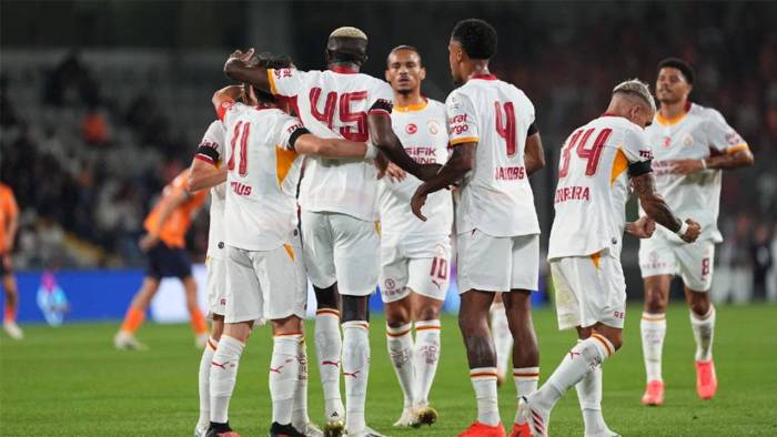 Galatasaray, Başakşehir deplasmanında son dakikada kazandı! Sara sahneye çıktı!