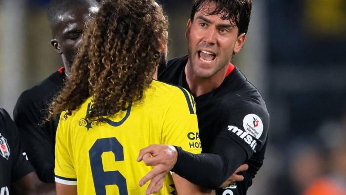 Fenerbahçe-Beşiktaş derbisinde Vlahovic’in hareketi olay oldu!