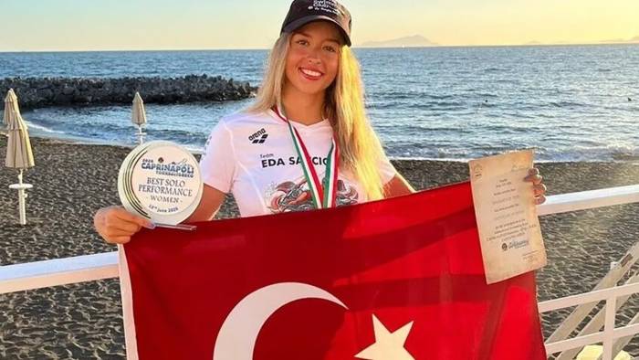 Milli Yüzücü Eda Savcıgil, Catalina Kanalı’nı Çifte Rekorla Geçti!