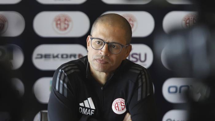 İki Sürpriz Hoca Adayı! Alex de Souza ve Bülent Uygun Önerildi!