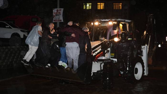 İBB Açıkladı: İstanbul’da Yağış 1985’ten Bu Yana En Yüksek Seviyelere Ulaştı!