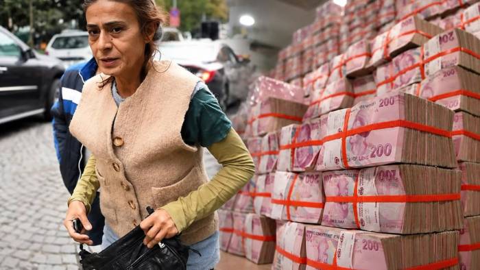 Öğrenince Çılgına Döndü! Yıldız Tilbe, Faizden Gelen Parayı Bakın Nasıl Dağıttı!