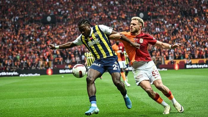 Derbide maçın ilk yarısında sarı kartlar havada uçuştu!